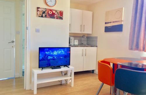 Cranbrook Apartment | 1 Bedroom Apartment, Reception ,Kitchenette, Private Bathroom