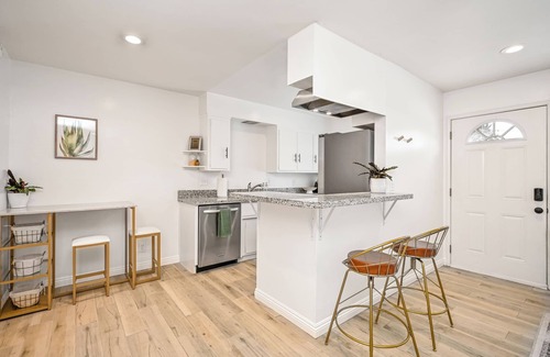 East Side Costa Mesa Apartment | 1 Bedroom Apt in Eastside Costa Mesa