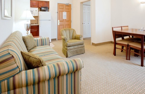 Durham Condo | 1 Bedroom | Free Wi-Fi, Pool, Free Breakfast