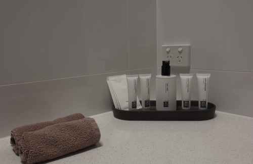 Burekup Bed & Breakfast | 1 Bedroom Lodge - Henty Lodge