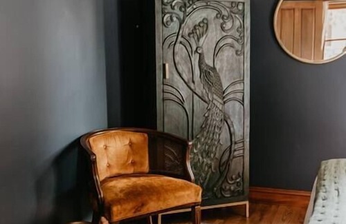 Nevada City Hotel | 1 bedroom Modern Victorian in heart of downtown