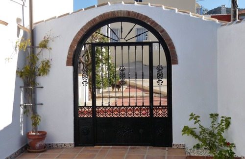 Fuente del Conde House | 1 bedroom self catering rental apartment with a private roof terrace.