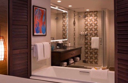 La Playa Hotel | 1-Bedroom Suite at a 4⭐️ Hotel