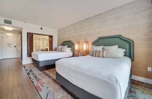 La Playa Hotel | 1-Bedroom Suite at a 4⭐️ Hotel