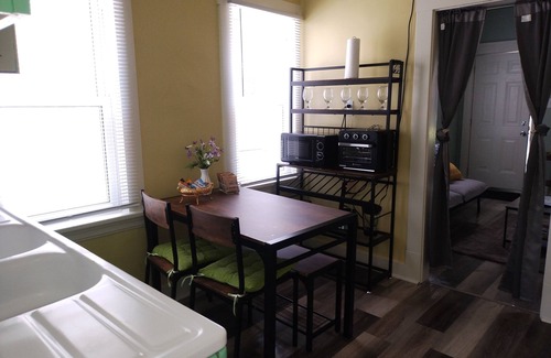 Old Brooklyn House | 1-bedroom vacation home 4 minutes from Cleveland Metroparks Zoo