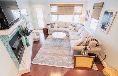 Margate City House | 1 BLOCK TO BEACH & DINING, beautifully updated, park 3 cars!