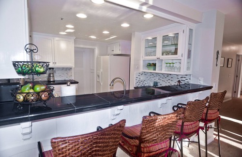 Townsite Condo | 1 Block to Beach, Newly Renovated 2/2 Beach Resort Condo w/private patio & pool