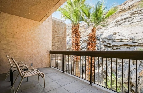 Historic Tennis Club Condo | 1-BR Condo near Palm Canyon Drive | Pools + Spa