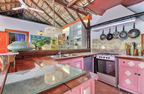 La Iglesia Villa | 1 chambre CLIMATISEE 2 pers Villa style Caraïbes, belle propriété sécurisée.