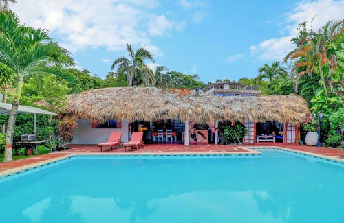 La Iglesia Villa | 1 chambre CLIMATISEE 2 pers Villa style Caraïbes, belle propriété sécurisée.