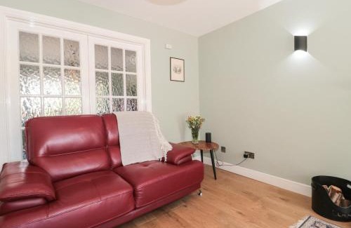 Poole House | 1 Charlotte Close