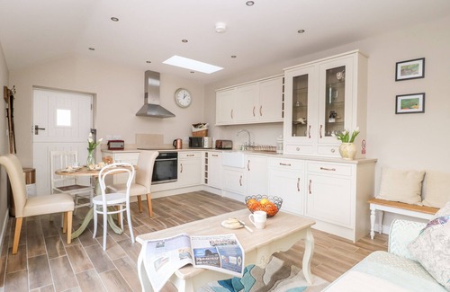 Fridaythorpe Cottage | 1 Church Barns