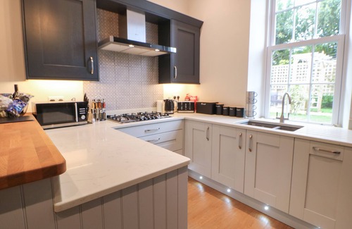 Barnard Castle Cottage | 1 CLAIRE HOUSE WAY, pet friendly, with a garden in Barnard Castle