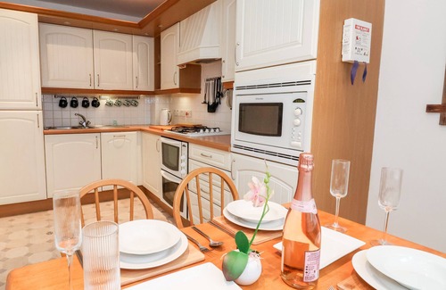 Beverley House | 1 COCKERILL FOLD, pet friendly, with a garden in Beverley