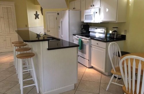 Saint Helena Island Cottage | 1 Fiddlers Cove. Pet friendly and golf cart included.