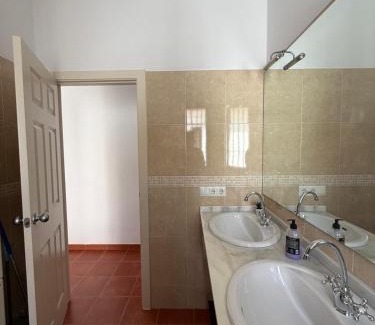 Tocina House | #1 HABITACIÓN DOBLE con baño compartido SEVILLA DELUXE LOS ROSALES