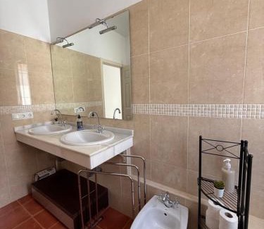 Tocina House | #1 HABITACIÓN DOBLE con baño compartido SEVILLA DELUXE LOS ROSALES