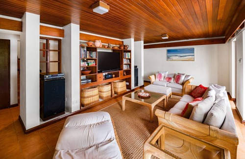Westerhall Land Settlement House | #1 in Grenada! PRIVATE 2-Acre Waterfront Retreat w/Tennis Court, Housekeeping!