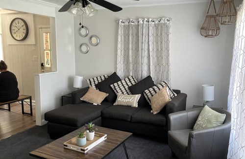 Lexington House | 1 king/2queen bd home next to big park