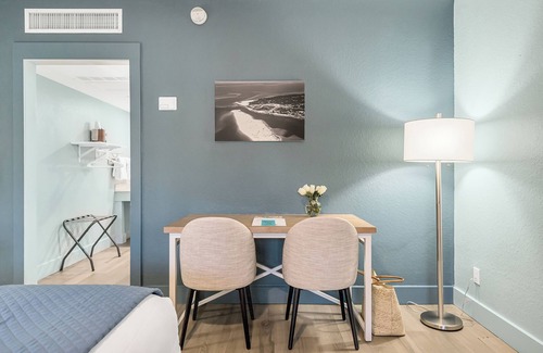 Crystal Beach Hotel | 1 King Bed at Open Air Beachside Hotel