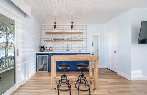 Rockwell Hotel | 1 King Bed with Sofa Bed Resort View