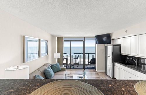 Briarcliffe Acres Condo | 1 King BR Oceanfront Resort,Prime location in North Myrtle Beach