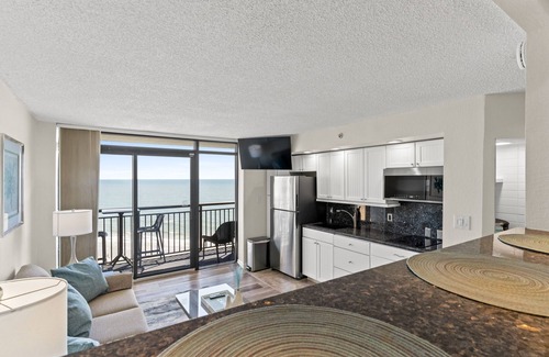 Briarcliffe Acres Condo | 1 King BR Oceanfront Resort,Prime location in North Myrtle Beach