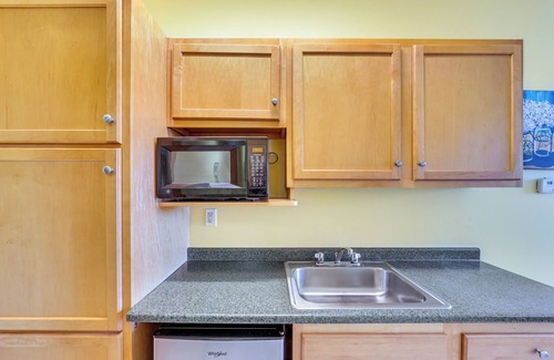 New Kensington Apartment | 1 Mi to Allegheny River: New Kensington Studio!