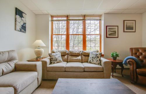 New Kensington Apartment | 1 Mi to Allegheny River Cozy Apt with Shared Patio!