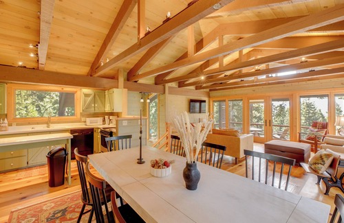 Lake Almanor Country Club Cabin | 1 Mi to Beach & Golf Course! Lake Almanor Cabin