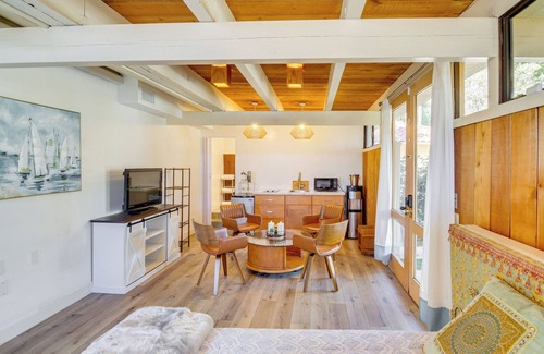 Central Malibu Apartment | < 1 Mi to Beach & Pepperdine: Airy Malibu Studio