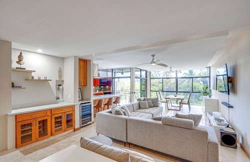 Enchanted Lake Condo | 1 Mi to Beach, Remote Work Hub: Modern Kailua Gem!