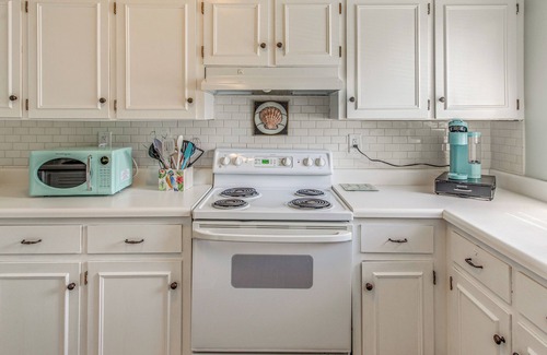 North Myrtle Beach Condo | 1 Mi to Cherry Grove Beach: Quiet Escape w/Deck