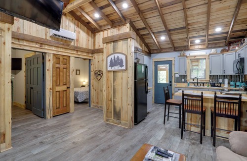 Greers Ferry Cabin | < 1 Mi to Devils Fork Recreation Area: Cozy Cabin!