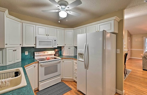 Lillington House | < 1 Mi to Downtown Lillington: Home w/Deck