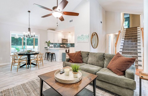 Alpharetta House | ~ 1 Mi to Dtwn Alpharetta: Home w/Screened Porch!