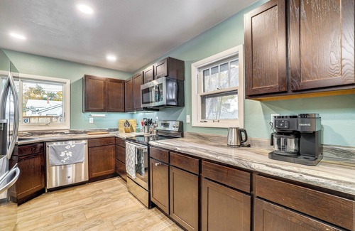 Casper House | 1 Mi to Dtwn Casper: Homey Getaway w/Yard!