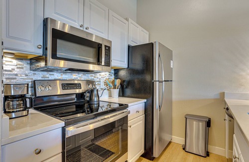 Castle Rock Condo | 1 Mi to Dtwn: Condo w/Pool Access in Castle Rock