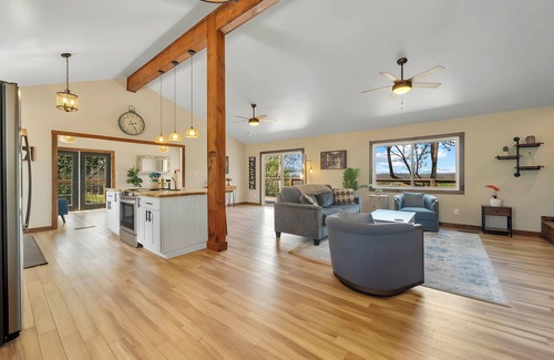 Loudon House | 1 Mi to Dtwn Loudon: Spacious River-View Home