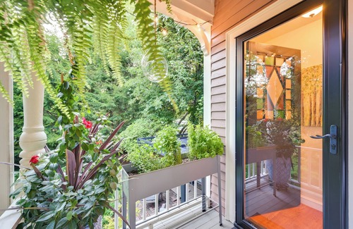 Salem Apartment | < 1 Mi to Dtwn Salem: Apt w/Shared Patio & Yard!