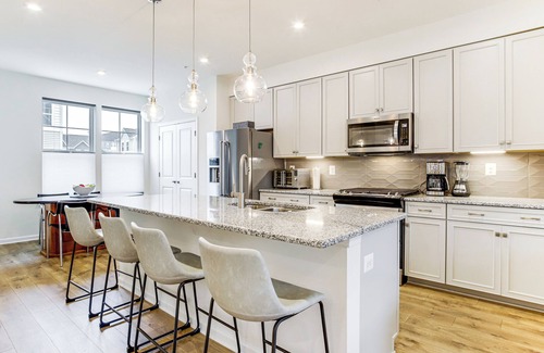 Cambridge House | < 1 Mi to Dtwn: Waterfront Townhome in Cambridge!