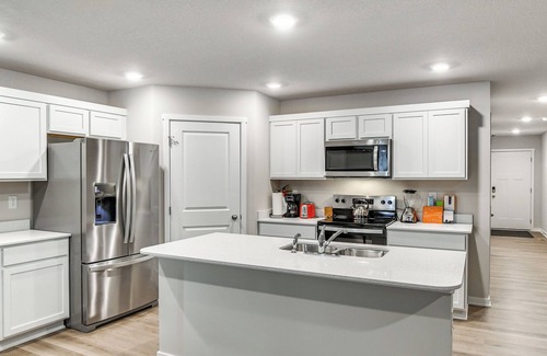 Waukee House | 1 Mi to Golf: Quiet Waukee Home w/Fireplace!