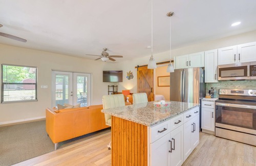 Crystal River Cottage | < 1 Mi to Lake Rousseau: Waterfront Home!