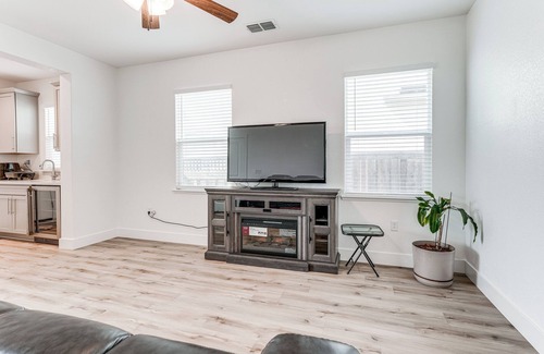 Lathrop Apartment | 1 Mi to San Joaquin River: Studio w/Pool Access