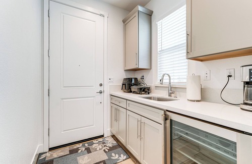 Lathrop Apartment | 1 Mi to San Joaquin River: Studio w/Pool Access