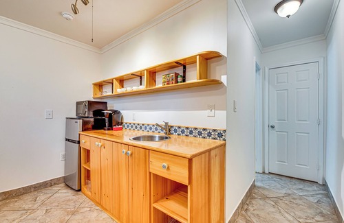 East Point Apartment | 1 Mi to Train: ATL Area Apt w/Patio & Shared Yard