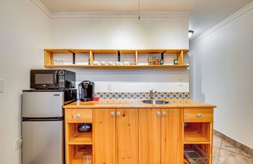 East Point Apartment | 1 Mi to Train: ATL Area Apt w/Patio & Shared Yard