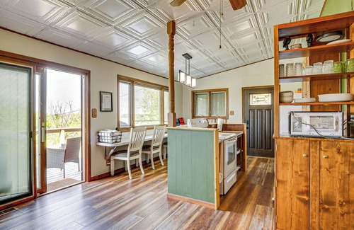 Fostoria Cabin | < 1 Mi to Tuttle Creek Lake: Cabin w/2 Kayaks!