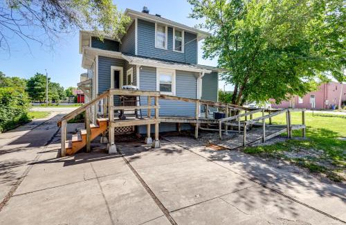 Lincoln House | 1 Mi to UNL Group Getaway with Game Area