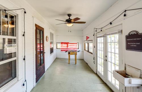 Lincoln House | 1 Mi to UNL Group Getaway with Game Area